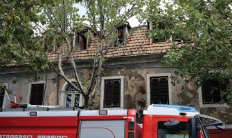 Vatra uništila potkrovlje kuće: Vlasnik tvrdi da je požar podmetnut