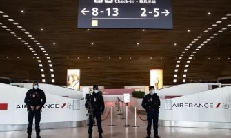 Policajac na aerodromu u Parizu ubio muškarca koji je izvukao nož