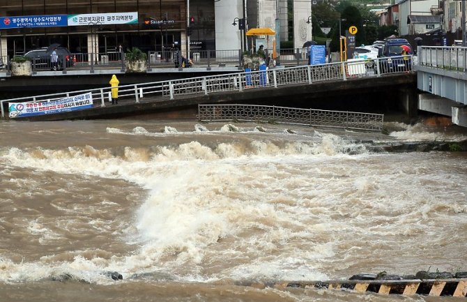 Južna Koreja ne pamti obilnije padavine, u poplavama poginulo najmanje devet osoba