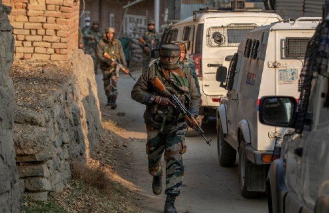 U Kašmiru poginula tri indijska vojnika i dva pobunjenika