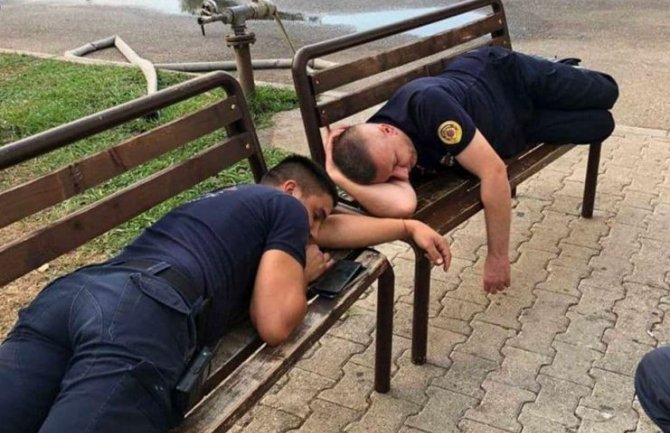 Nikšićki vatrogasci od umora zaspali na klupama
