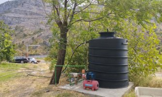 Stanovnici Smokovca nemaju osnovne uslove za život: Piju bunarsku, a peru vodom iz Morače