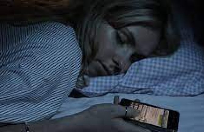 Da li mobilni zrači dok spavamo ?