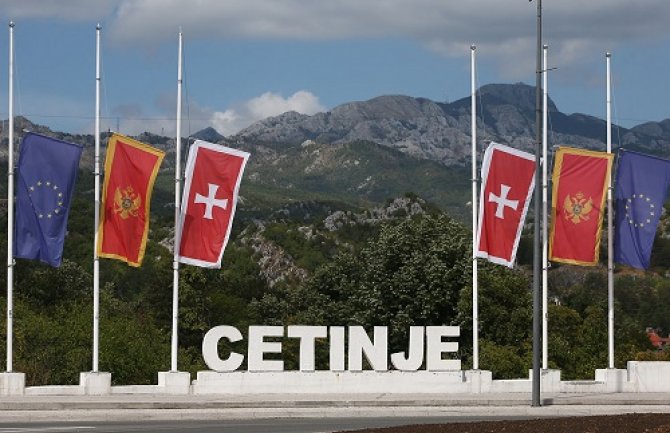 Uvrede, govor mržnje i podjele nijesu zaobišle ni dane nakon tragedije na Cetinju