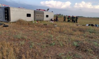Teška saobraćajna nesreća kod Leskovca, prevrnuo se autobus, jedna osoba poginula