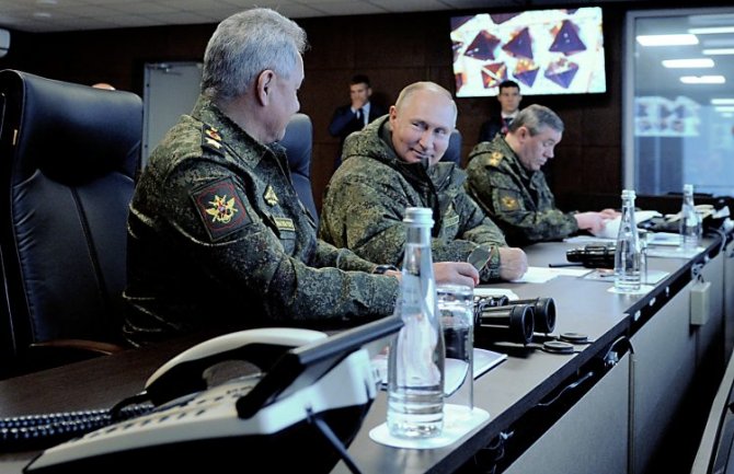 Putin i Šojgu pratili veliku vojnu vježbu na dalekom istoku Rusije