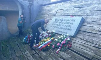 Božović položio vijenac žrtvama logora u Jasenovcu