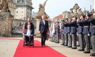 Đukanović dočekan u Pragu uz najviše vojne i državne počasti: Crna Gora i Češka imaju dugu tradiciju prijateljskih odnosa