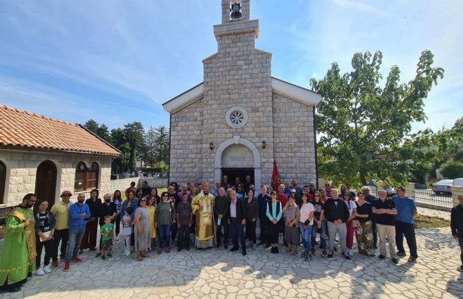 CPC: Masovna podrška, građani potpisima zahtijevaju da se crkve, manastiri i zemljište vrate u vlasništvo Crnoj Gori
