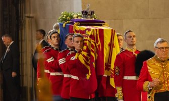 Sahrana kraljice Elizabete bezbjednosni izazov bez presedana: Svjetski lideri na kraljičinu sahranu moraju autobusom, Bajden izuzetak