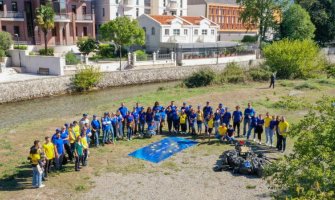 Osoblje Delegacije EU i ambasadori zemalja članica čistili korito Ribnice