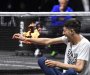 Incident na Lejver kupu uoči oproštajnog meča Federera - muškarac ušao na teren i pokušao da zapali ruku