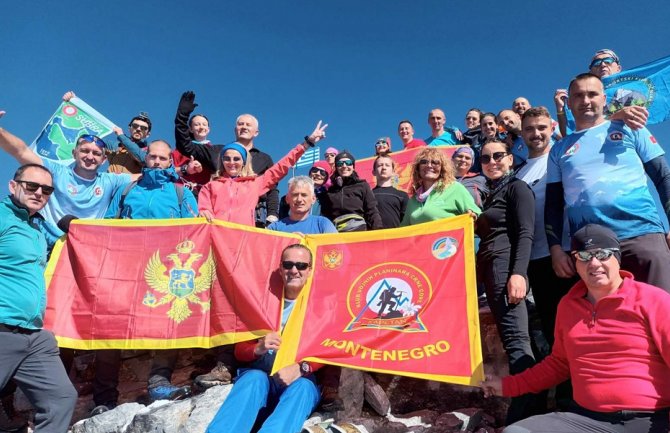 Crnogorska zastava se zavijorila na najvišem vrhu Olimpa