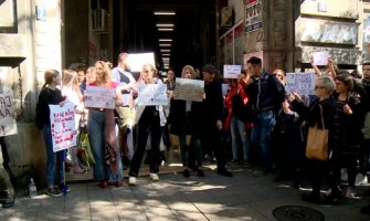 Intervju sa serijskim silovateljem nešto što ne smije da se događa, završen protest ispred Informera