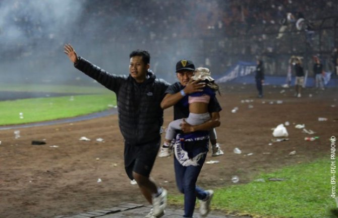 Indonezija: Najmanje 174 mrtvih u stampedu na stadionu 