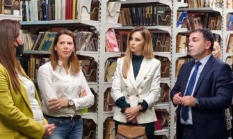 Gradonačelnik Prijestonice Cetinje sa saradnicima posjetio JU Narodnu biblioteku i čitaonicu Njegoš