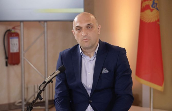 Abdić: Odgovor na potencijalno hapšenje Đukanovića dogovorićemo na organima partije