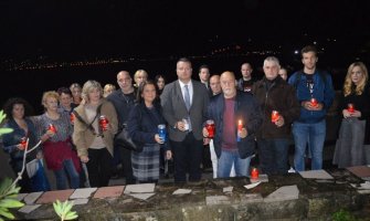 U Tivtu upaljene svijeće za Vukovar