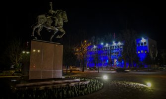 Zgrada Skupštine večeras osvijetljena plavom bojom