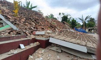 Najmanje 56 osoba poginulo u zemljotresu u prijestonici Indonezije