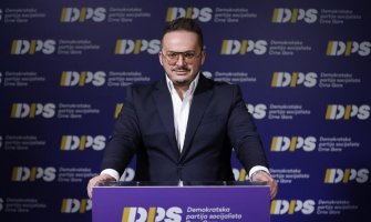 Pavićević: Đukanović i Rovčanin za urušavanje EPCG odlikovani ordenom SPC