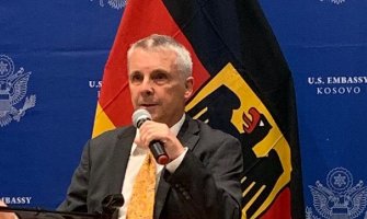 Njemački ambasador na Kosovu: Besmisleno pogoršavati situaciju zbog tablica
