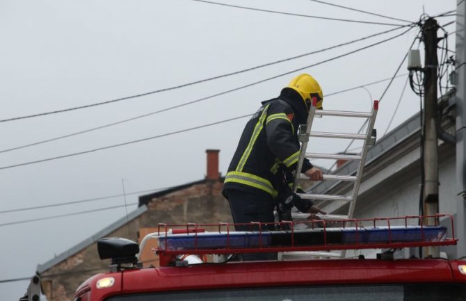 Beograd: Požar u stambenoj zgradi, stradala nepokretna žena