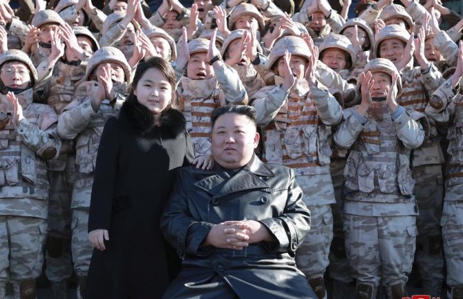 Sjevernokorejski vođa ponovo u javnosti sa ćerkom