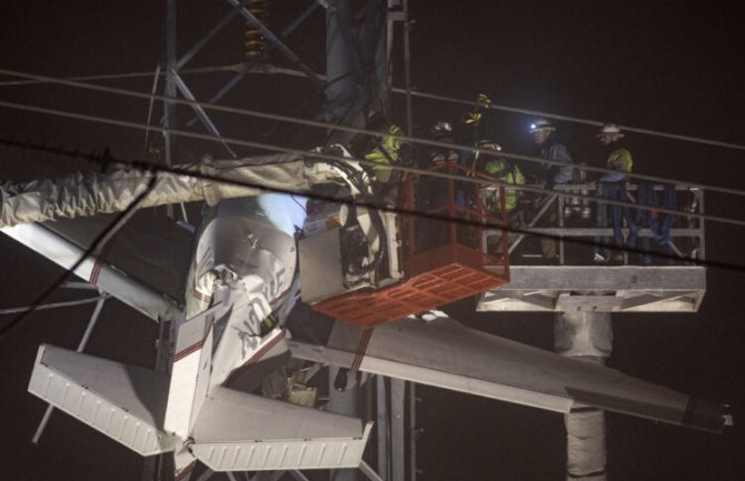 Mali avion se srušio na dalekovod u Merilendu, dvoje teško povrijeđenih