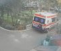 Uznemirujući snimak: Kola Hitne pomoći udarila stariju ženu u Beogradu