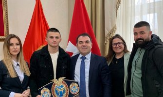  Đurašković upriličio prijem za Nikolu Prlju, prvaka Balkana u kik boksu 