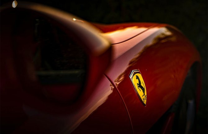 Preživio udes u Ferrariju pri brzini od 300 km/h (FOTO)