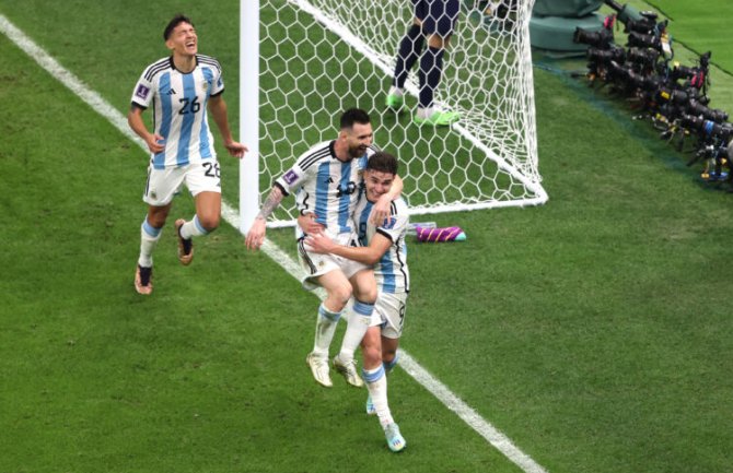 Argentina prvi finalista Svetskog prvenstva: Mesi i Alvarez predvodili Gaučose protiv Hrvatske