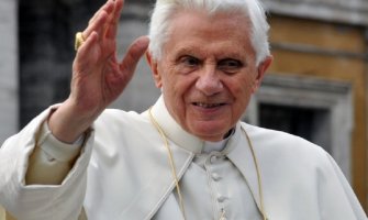 Papa Benedikt XVI teško bolestan: Papa Franjo pozvao na posebnu molitvu