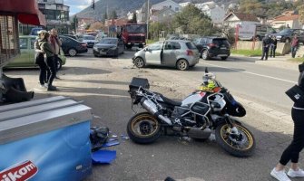 Saobraćajna nezgoda u Bijeloj, povrijeđen motociklista