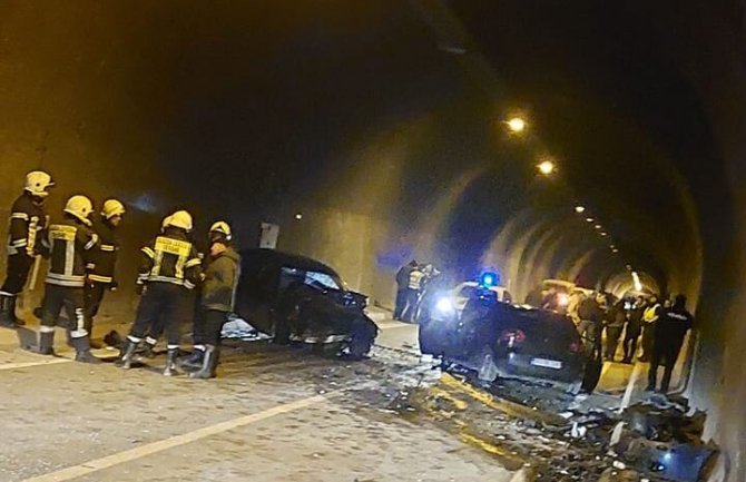 Užas u tunelu Lokve: Beranska hitna pomoć izbacila iz vozila teško povrijeđenog Rožajca S.K. nakon čega je nastupila smrt ?