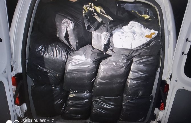 Uhapšena osoba kod koje je pronađeno 360 kg rezanog duvana i 850 šteka cigareta