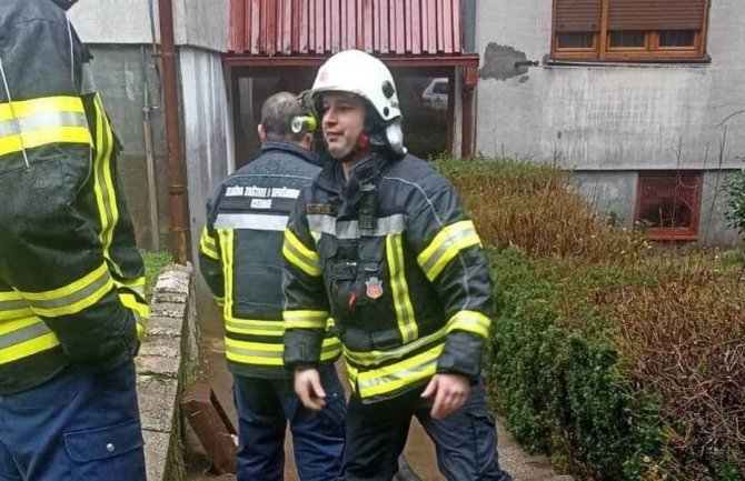 Cetinje: Vatrogasci ispumpavali vodu iz ulaza i kuća