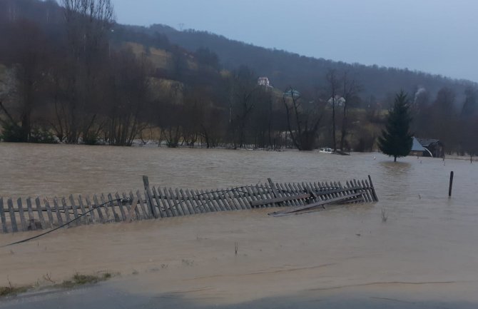 Oluja nanijela velike probleme Bijelom Polju: Službe zaštite i spašavanja noć proveli na terenu