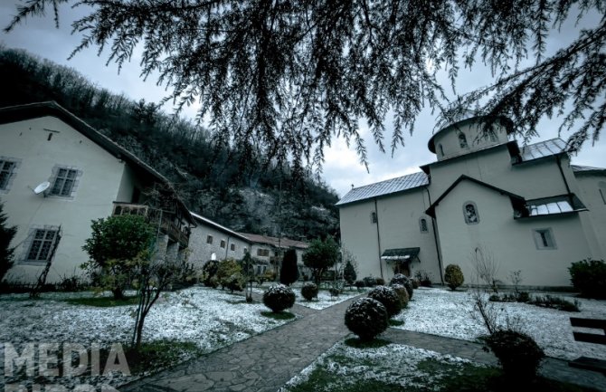 Zimski spektakl: Manastir Morača ,,lebdi“ nad kanjonom