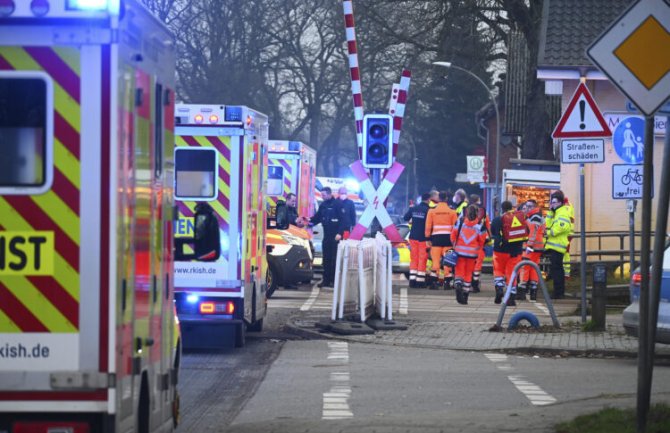 Špigel: Nožem napadao ljude u vozu u Njemačkoj, ubio dvoje, više povrijeđenih