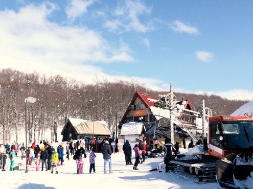 Počela skijaška sezona na Vučju: Ski centar radi u punom kapacitetu.