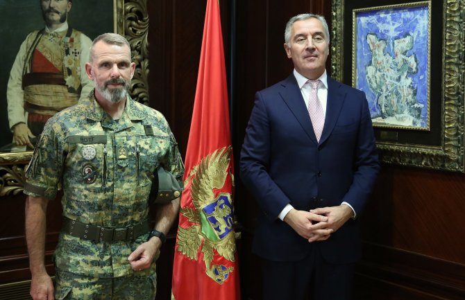 Predsjednik Crne Gore Milo Đukanović odlikovao je pukovnika Oružanih snaga Republike Austrije Bernda Rota Medaljom za zasluge