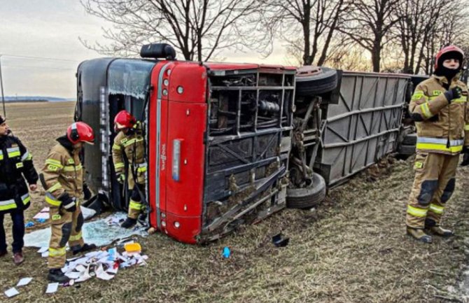 Autobus sletio s puta u Turskoj, poginulo osmoro, desetine njih povrijeđeno