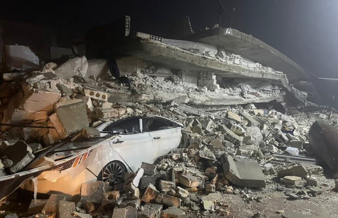 Dva odvojena zemljotresa zatresla Tursku i Siriju: Broj žrtava premašio hiljadu i nastavlja da raste, spasilačke ekipe na terenu, bolnice prebukirane  