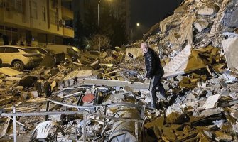 Uznemirujući snimci: Nadzorne kamere zabilježile stravičan zemljotres u Turskoj