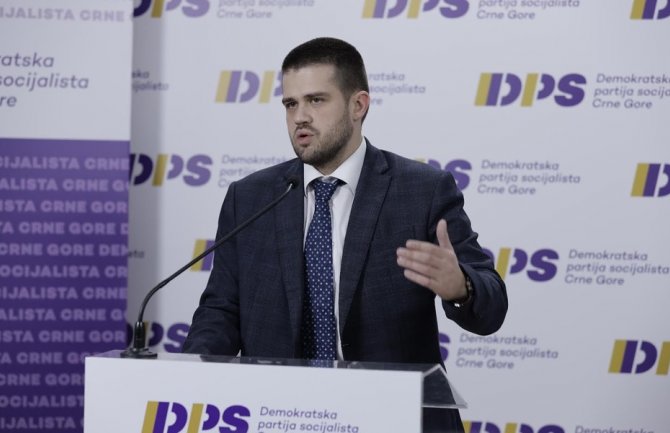 Nikolić: Napad na Čađenovića sprovodi koalicija ”Licemjerno se broji” PES-a, Vijesti i Demokrata