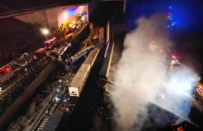 Grčka: U sudaru vozova poginulo najmanje 36 osoba