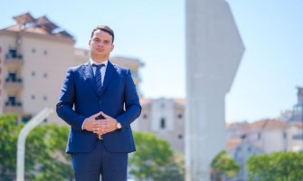 Odžić: Čudi vizija Spajića da može zemlju uvesti u EU sa četničkim vojvodama
