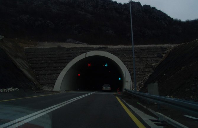Radovi u tunelu Sozina: Vozila se naizmjenično propuštaju